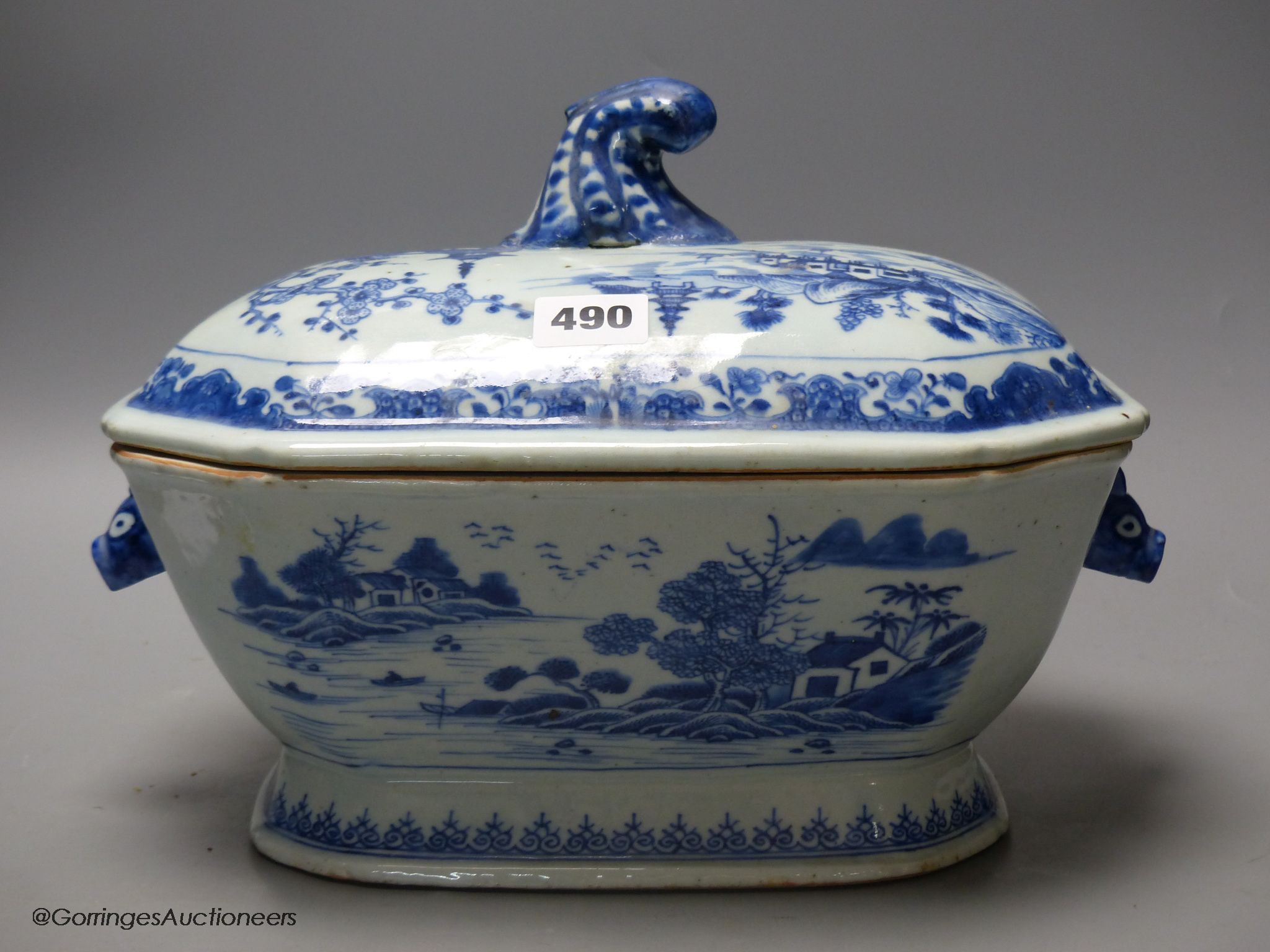An 18th century Chinese export blue and white porcelain tureen and cover, 24cm high, 30cm wide.